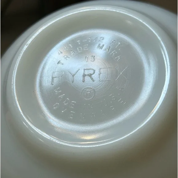 1960’s Pyrex mixing bowl Early American Pattern 1.5 Pt Colonial Cinderella - Picture 9 of 9